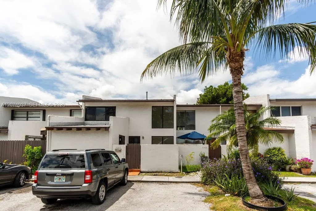Foto de propiedad en 11312 SW 67th Terrace, Miami, FL 33173 Miami con MLS# 
