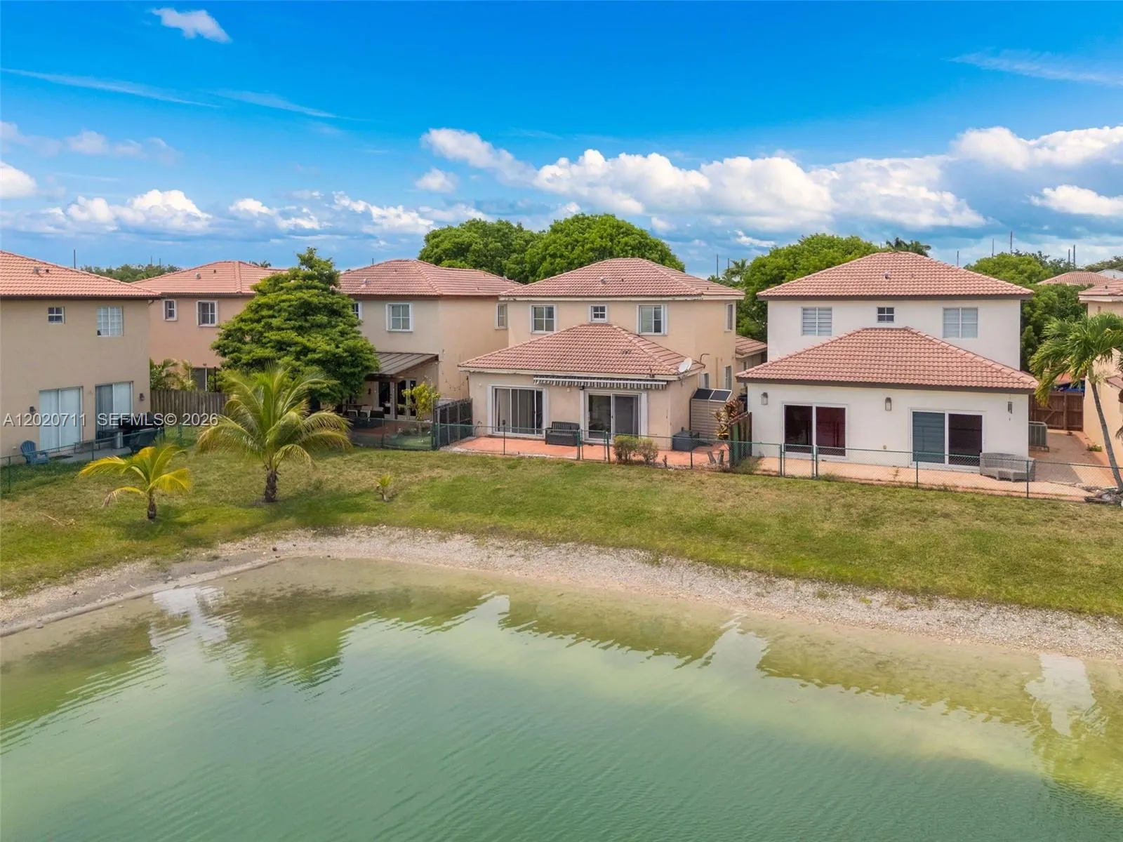 Foto de propiedad en 11318 NW 44th Terrace, Doral, FL 33178 Doral con MLS# 