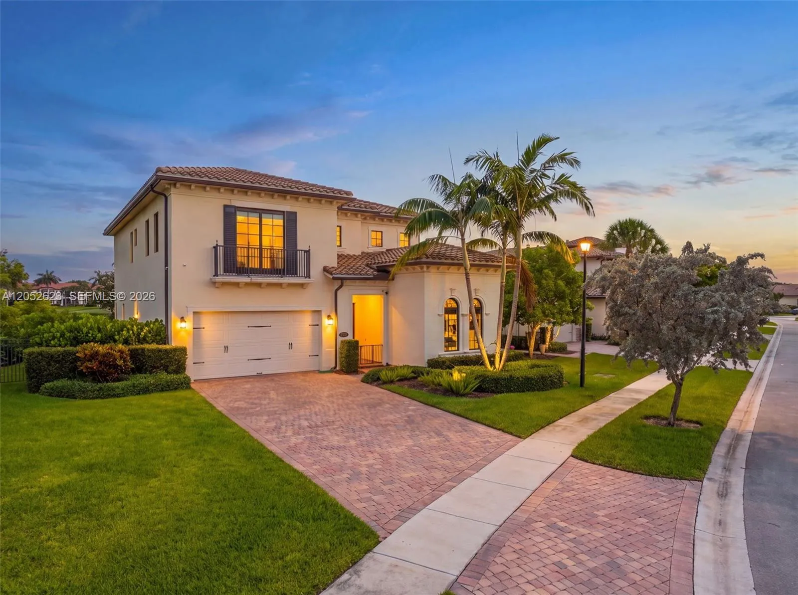 Foto de propiedad en 11326 SW 12th Street, Pembroke Pines, FL 33025 Pembroke Pines con MLS# 