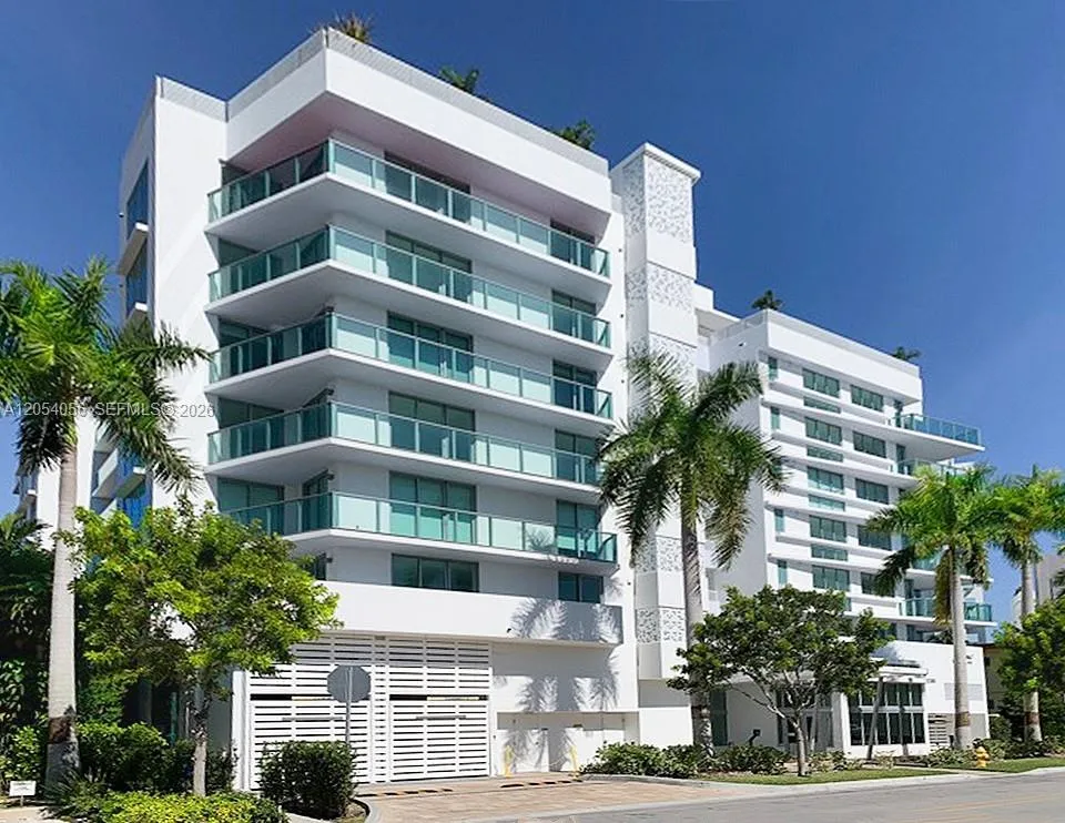 Foto de propiedad en 1133 102nd Street 303, Bay Harbor Islands, FL 33154 Bay Harbor Islands con MLS# 