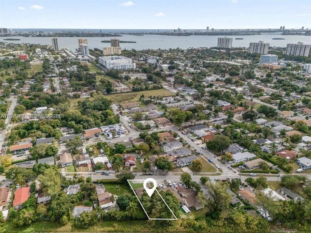 En Venta 11330 Peachtree Drive, Miami, FL 33161, Miami, FL 33161