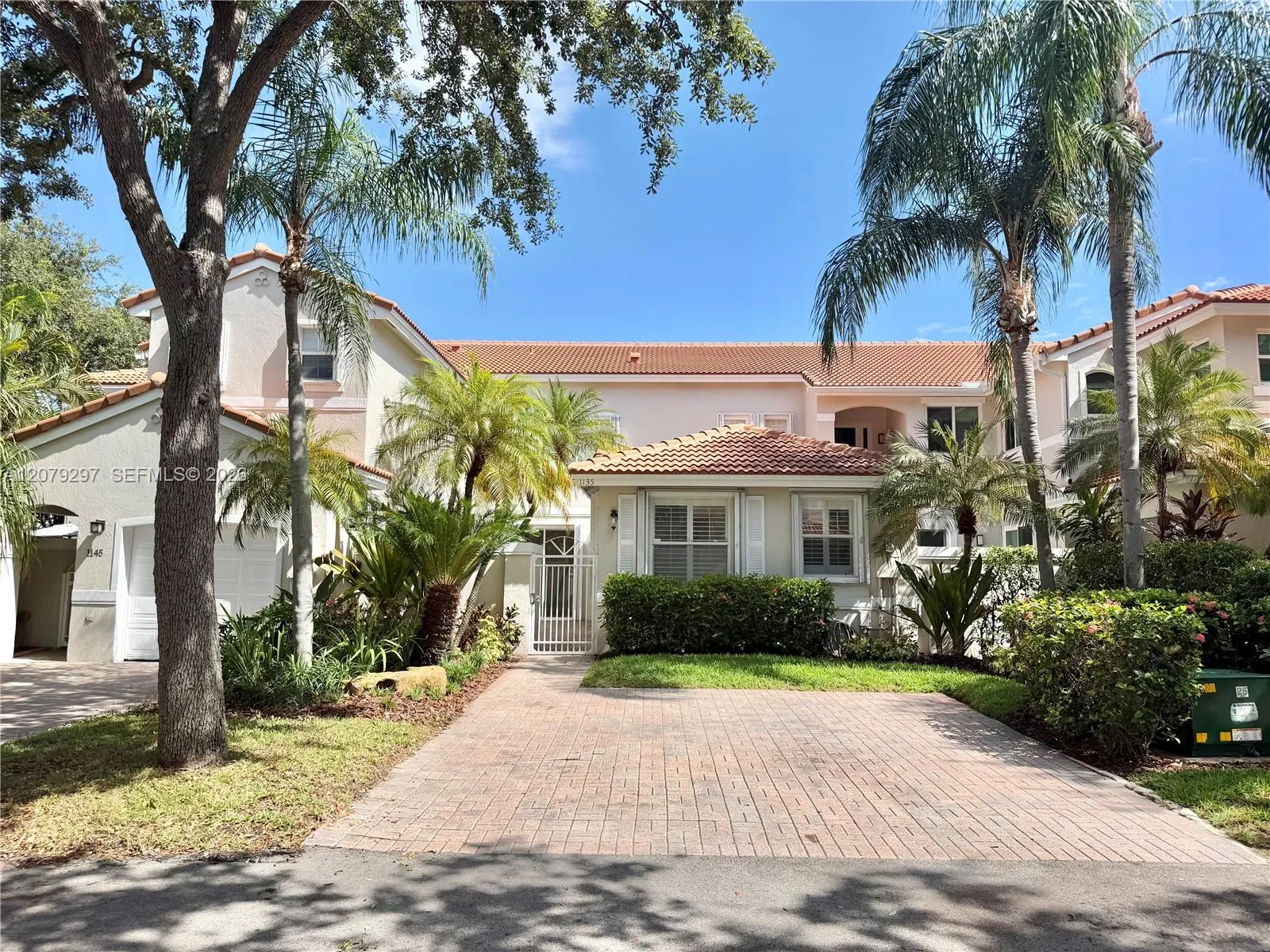 Foto de propiedad en 1135 Cliffrose Street, Hollywood, FL 33019 Hollywood con MLS# 