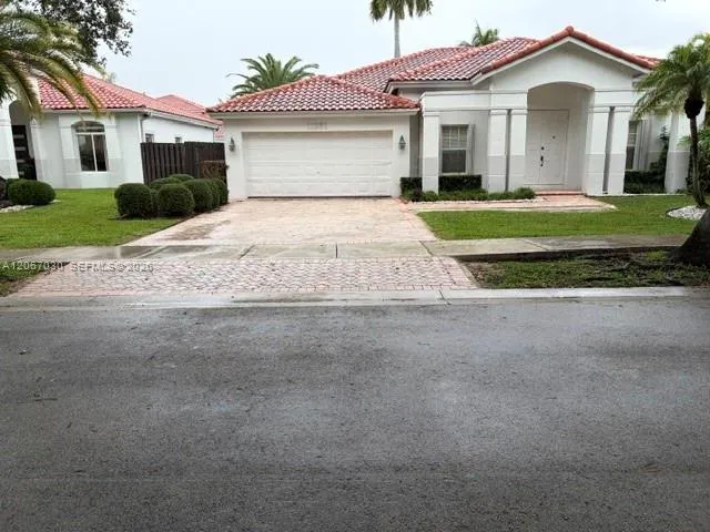 Foto de propiedad en 11351 NW 64th Terrace, Doral, FL 33178 Doral con MLS# 