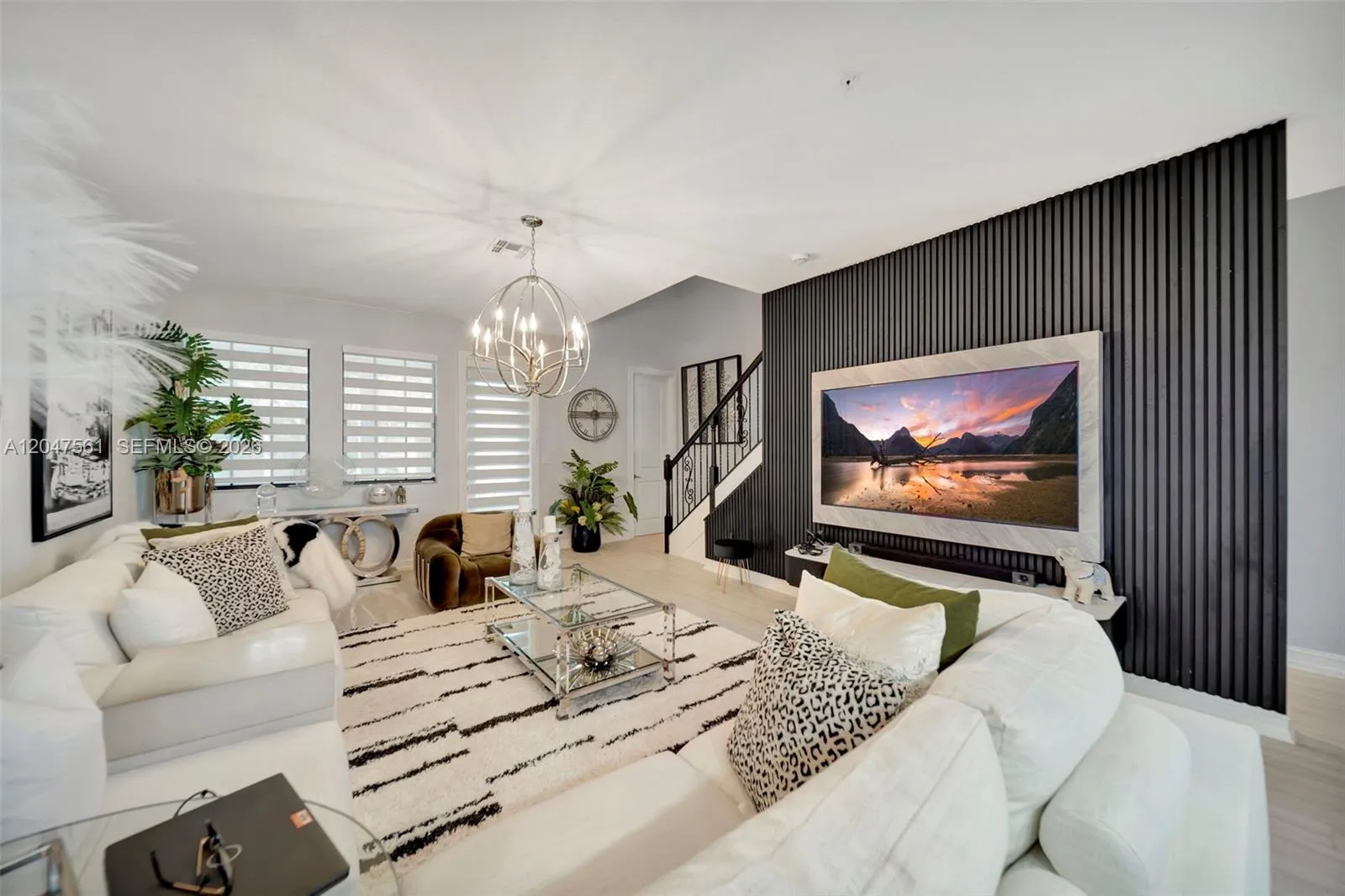 Foto de propiedad en 11355 SW 14th Street, Pembroke Pines, FL 33025 Pembroke Pines con MLS# 
