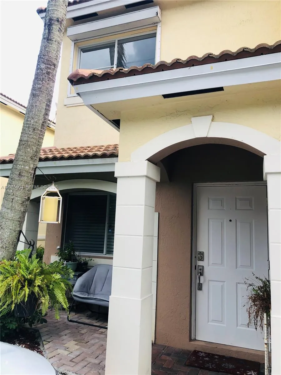 Foto de propiedad en 11362 NW 33rd Street 11362, Sunrise, FL 33323 Sunrise con MLS# 