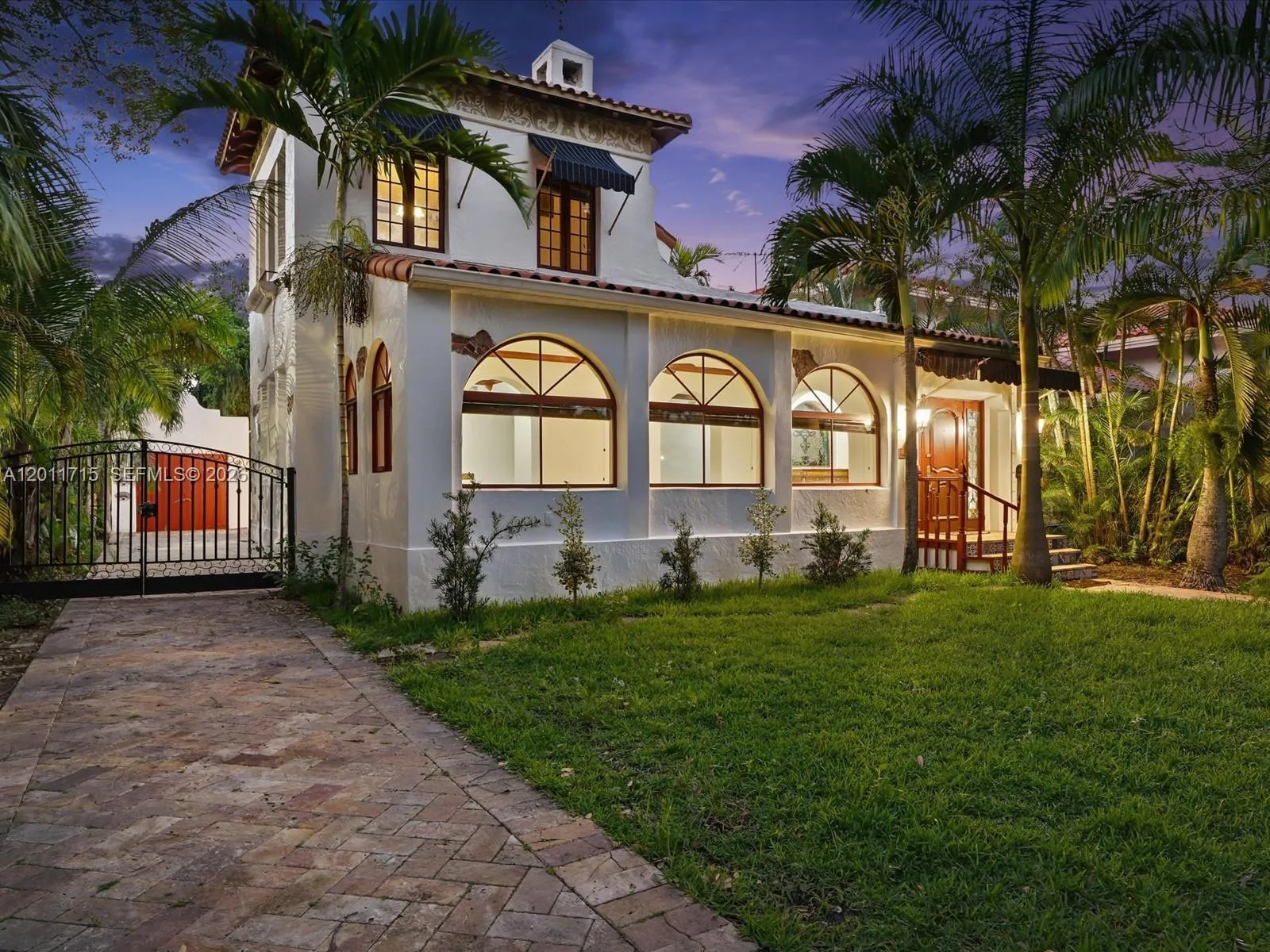 Foto de propiedad en 1137 Asturia Avenue, Coral Gables, FL 33134 Coral Gables con MLS# 