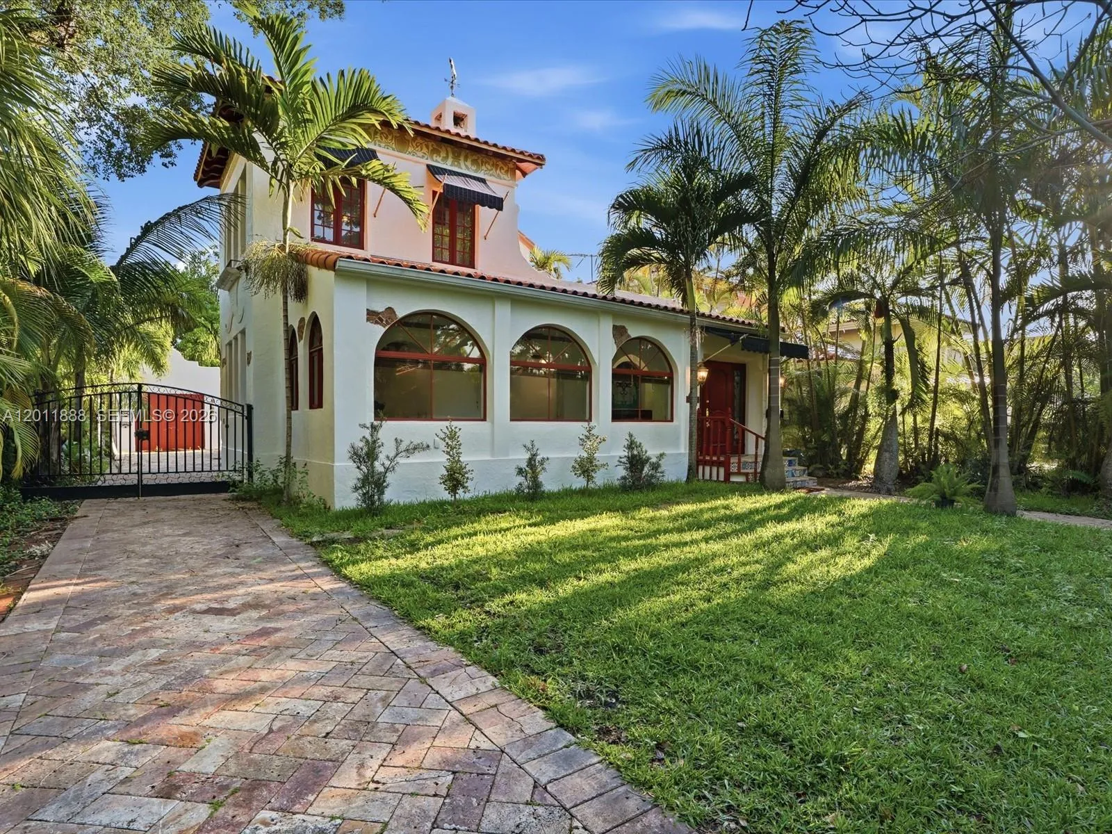 Foto de propiedad en 1137 Asturia Avenue, Coral Gables, FL 33134 Coral Gables con MLS# 