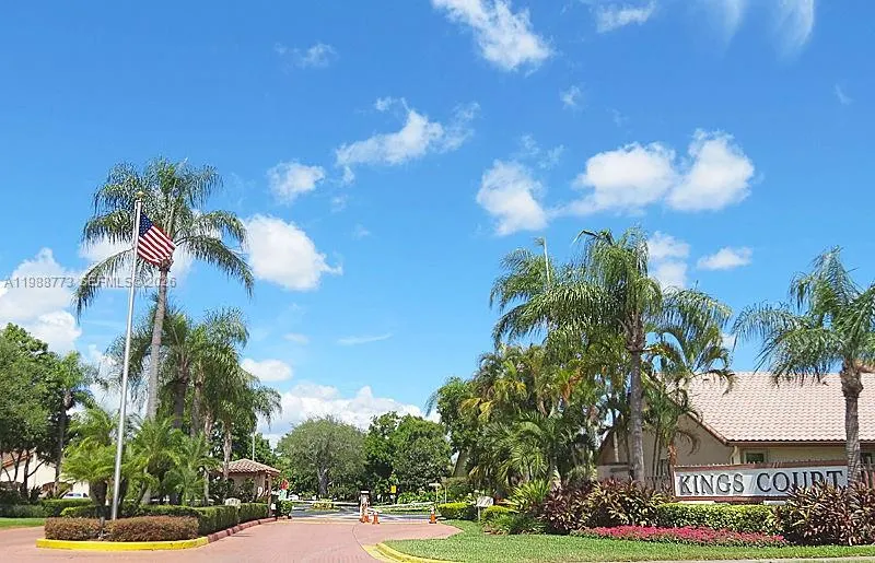 Foto de propiedad en 11378 SW 84th Lane, Miami, FL 33173 Miami con MLS# 
