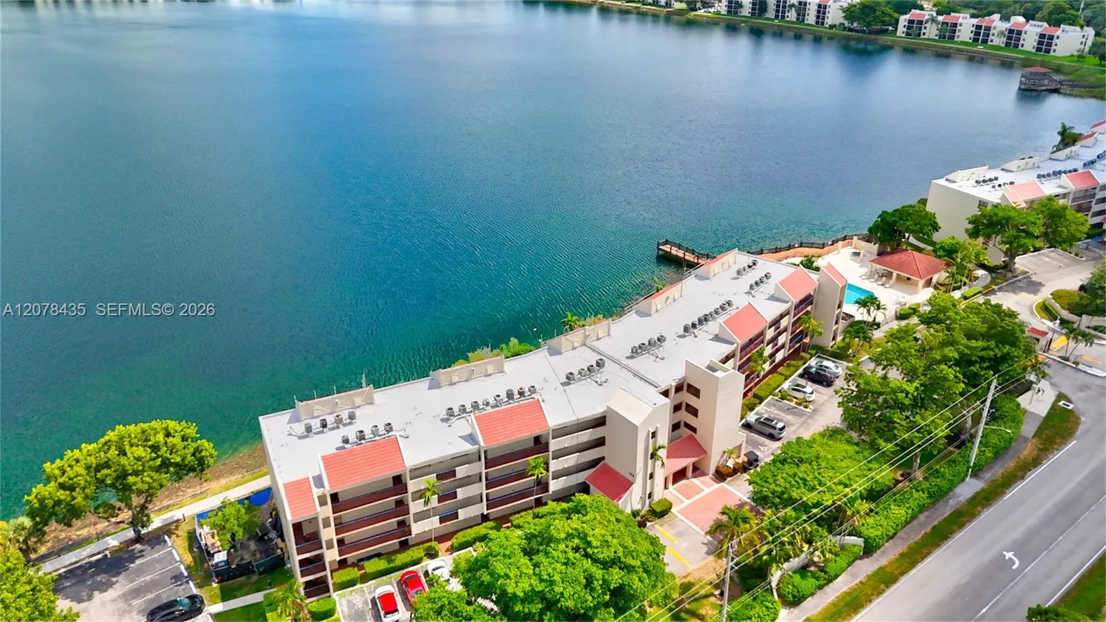 Foto de propiedad en 114 Lake Emerald Drive 409, Oakland Park, FL 33309 Oakland Park con MLS# 