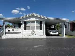 Vendido 114 Lone Pine Drive, Hallandale Beach, FL 33009, Hallandale Beach, FL 33009