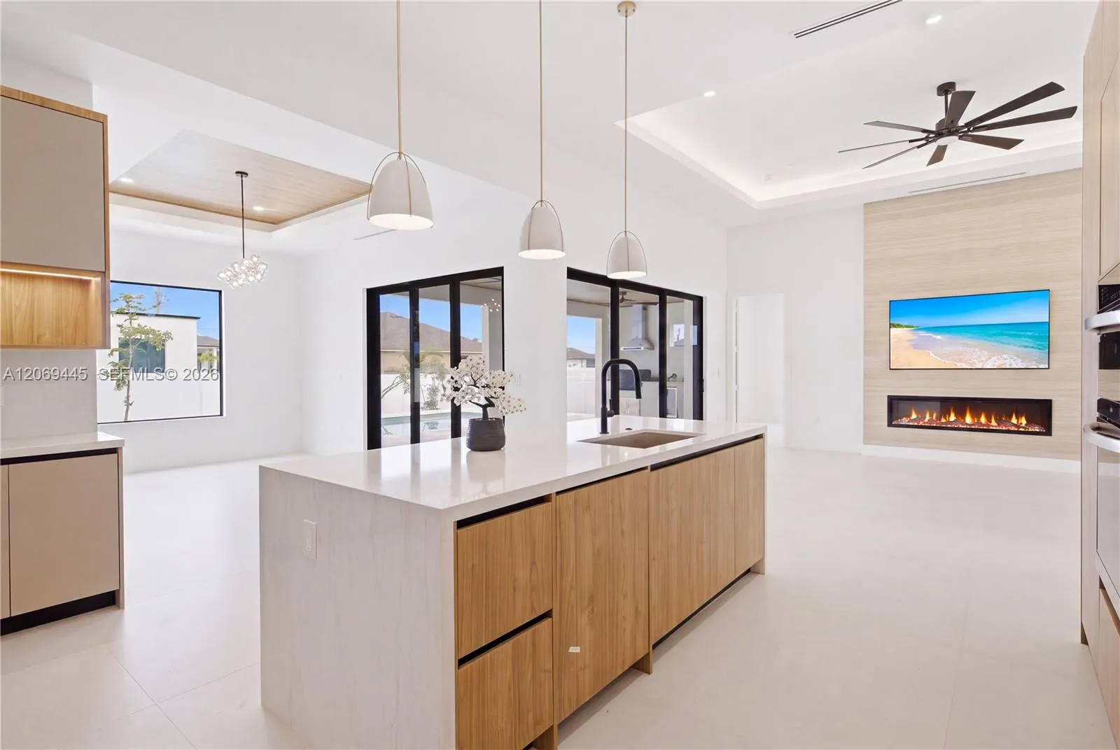 Foto de propiedad en 114 SW 36th Place, FL 33991  con MLS# 