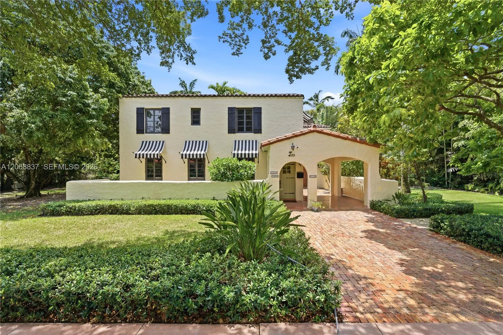 Foto de propiedad en 1140 Asturia Avenue, Coral Gables, FL 33134 Coral Gables con MLS# 