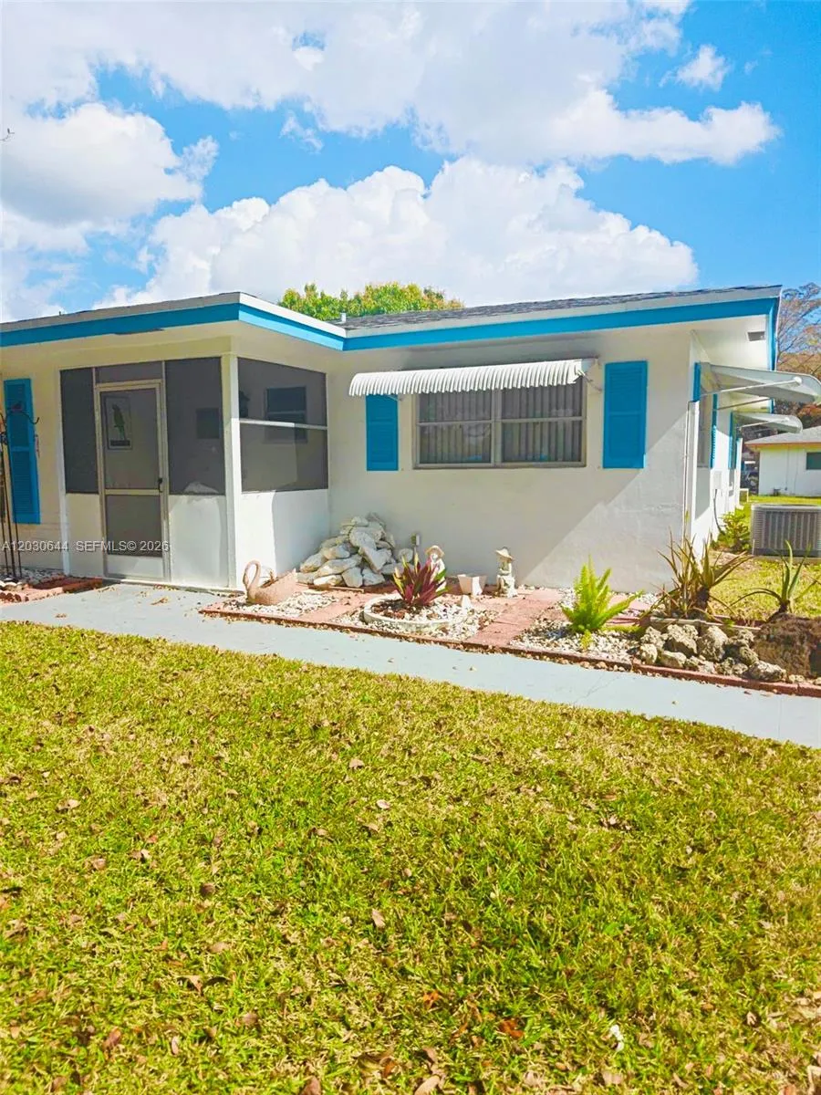Foto de propiedad en 1140 NW 85th Avenue, Plantation, FL 33322 Plantation con MLS# 