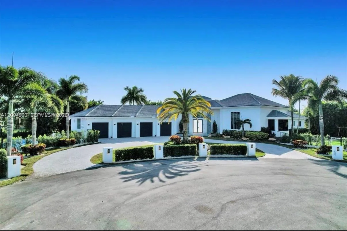 Foto de propiedad en 11400 NW 7th Street, Plantation, FL 33325 Plantation con MLS# 