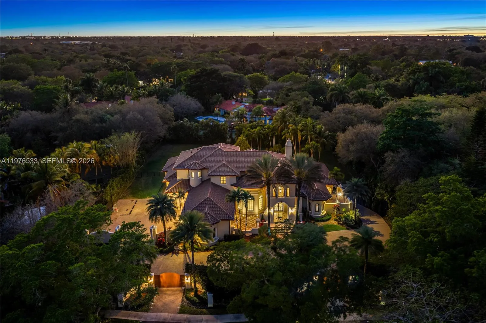 Foto de propiedad en 11400 SW 67th Avenue, Pinecrest, FL 33156 Pinecrest con MLS# 