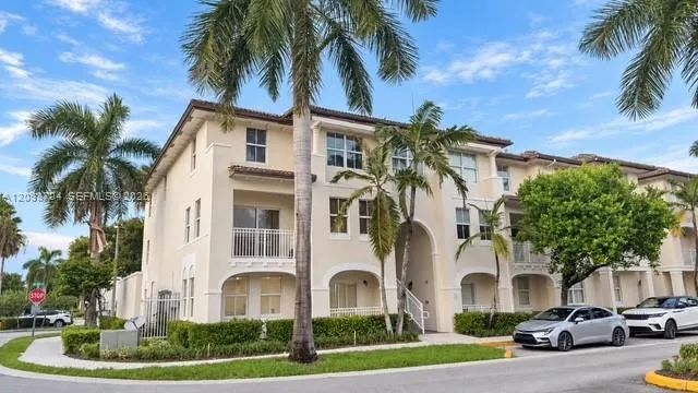 En Venta 11401 NW 89th Street 111, Doral, FL 33178, Doral, FL 33178