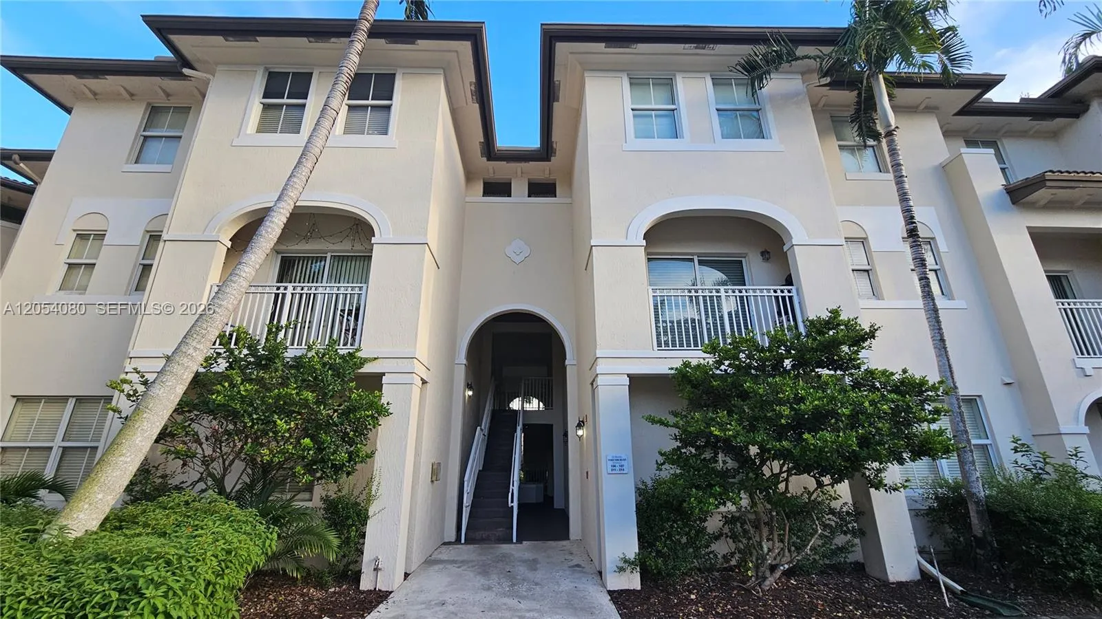 Foto de propiedad en 11401 NW 89th Street 214, Doral, FL 33178 Doral con MLS# 