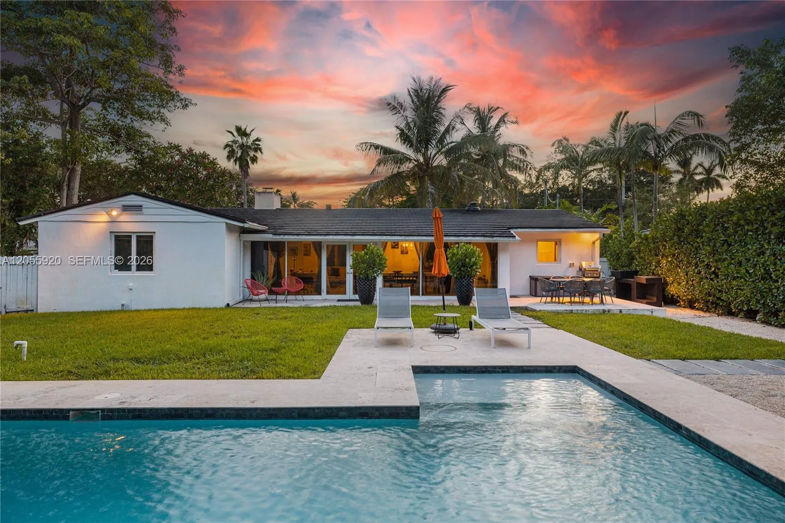 Foto de propiedad en 11403 NE 8th Avenue, Biscayne Park, FL 33161 Biscayne Park con MLS# 