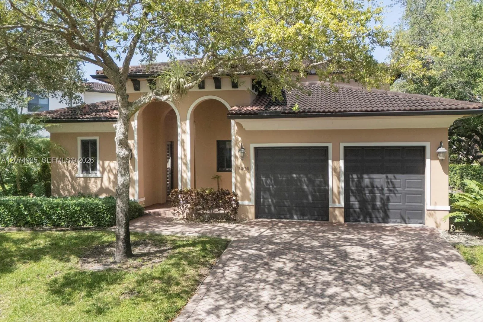 Foto de propiedad en 11404 Four Fillies Road, Pinecrest, FL 33156 Pinecrest con MLS# 