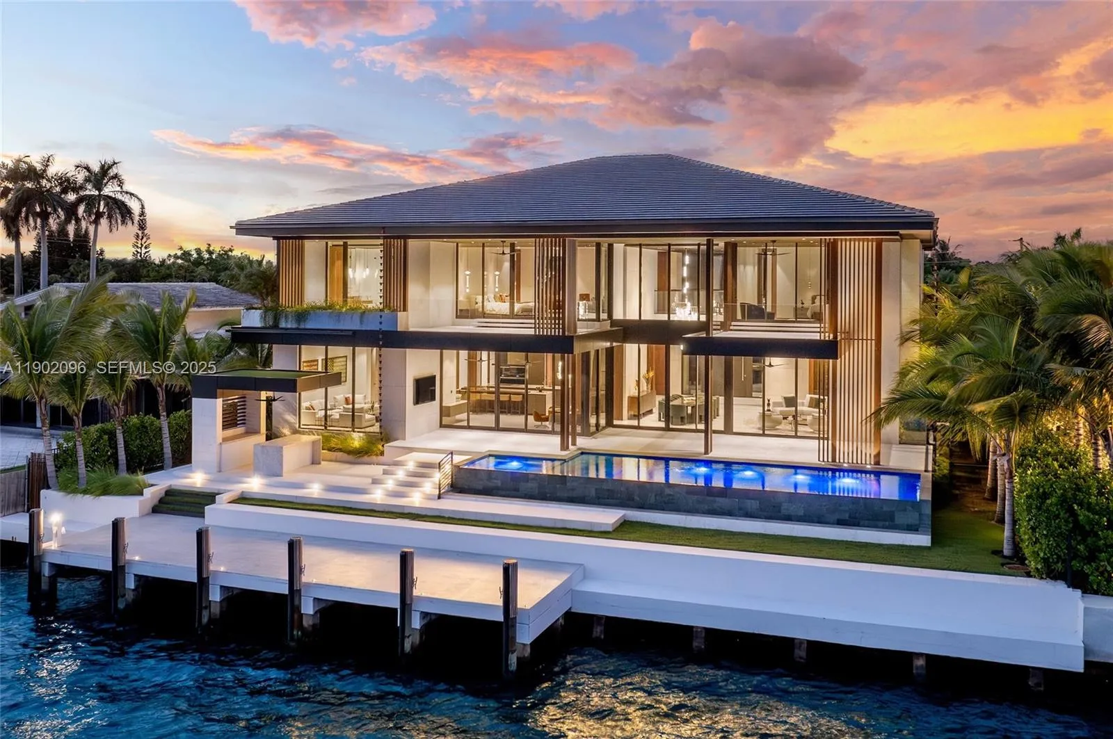 Foto de propiedad en 11404 N Bayshore Drive, North Miami, FL 33181 North Miami con MLS# 