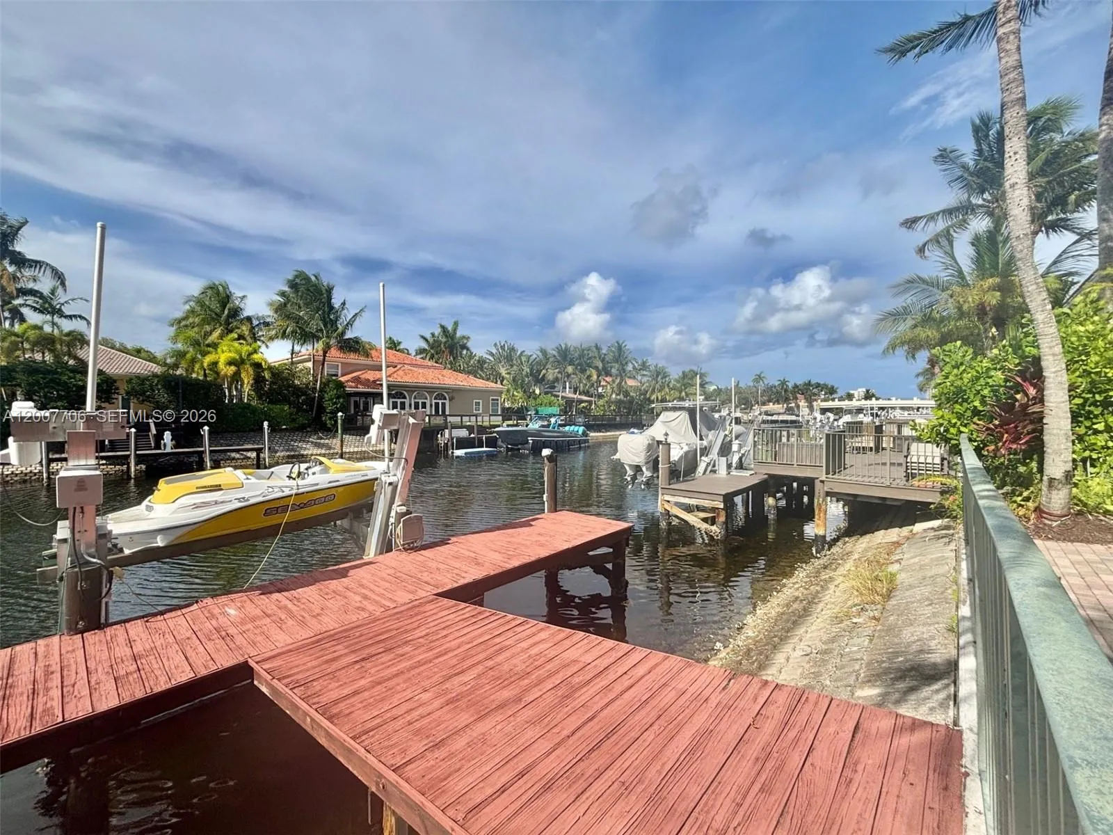 Foto de propiedad en 1141 Waterside Lane, Hollywood, FL 33019 Hollywood con MLS# 