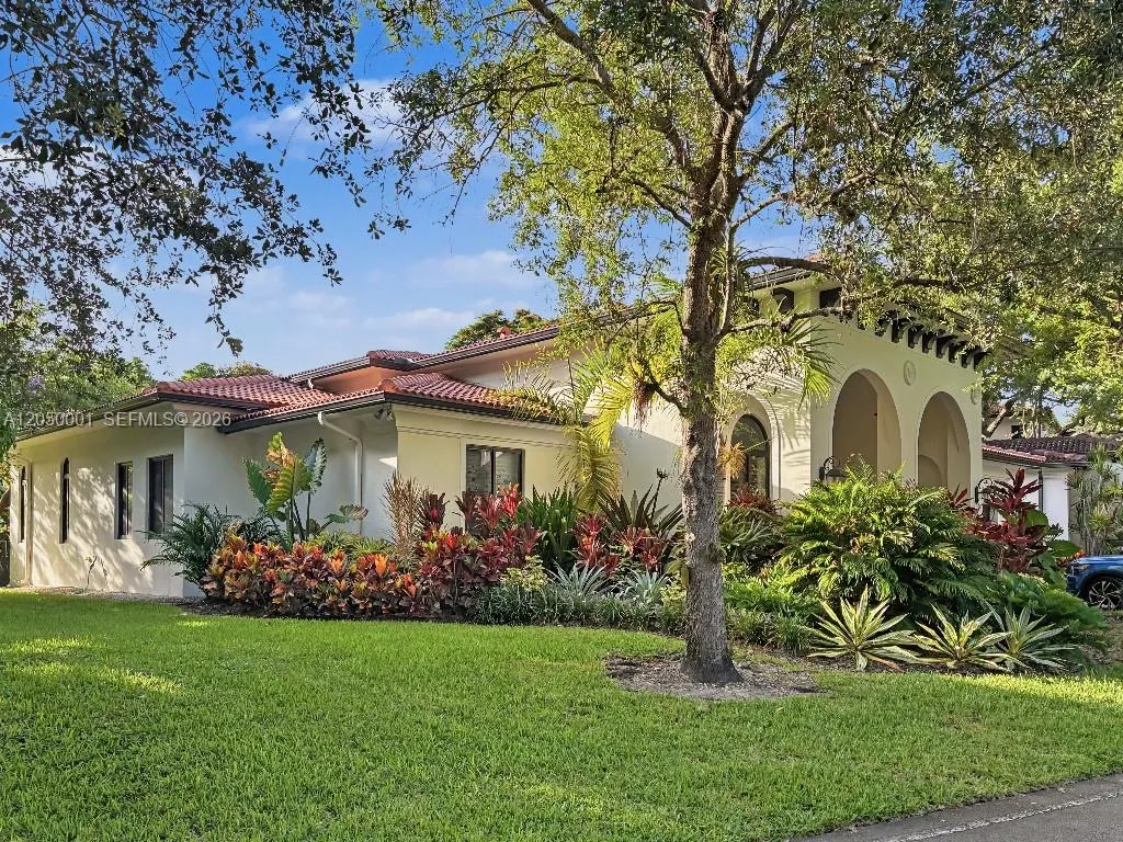 Foto de propiedad en 11411 Smathers Circle, Coral Gables, FL 33156 Coral Gables con MLS# 