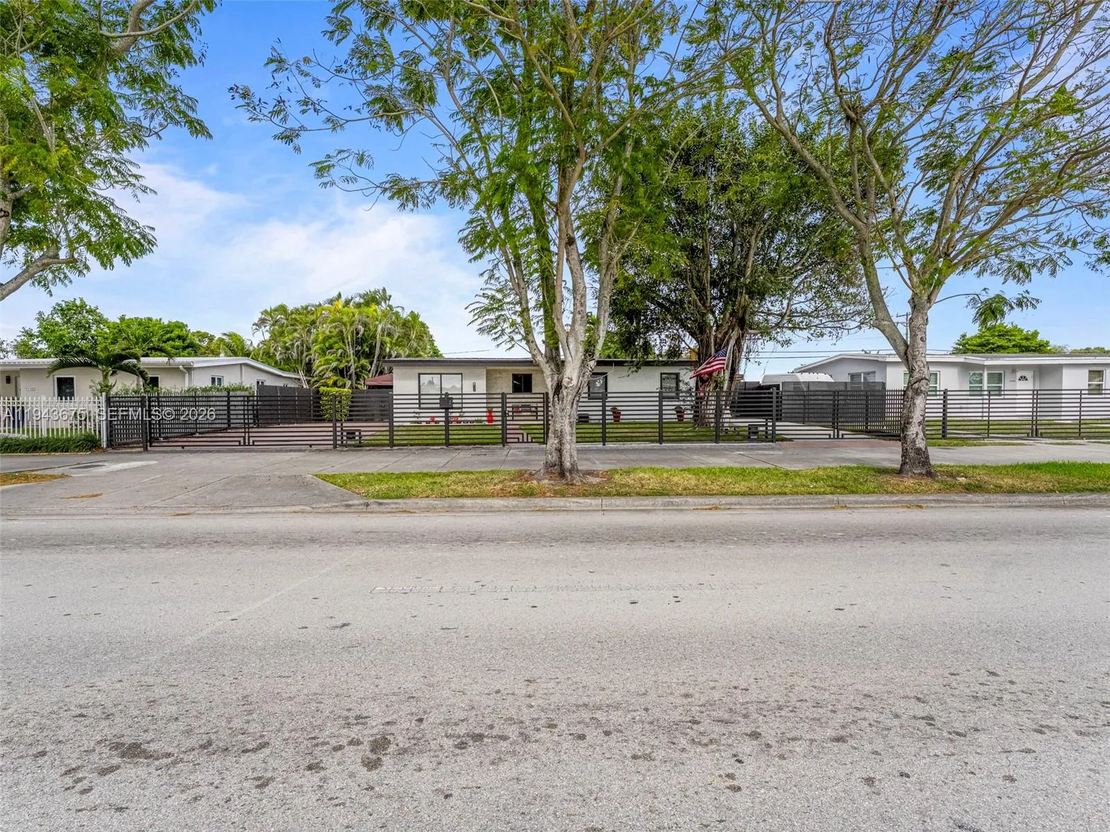 Foto de propiedad en 11415 SW 56th Street, Miami, FL 33165 Miami con MLS# 