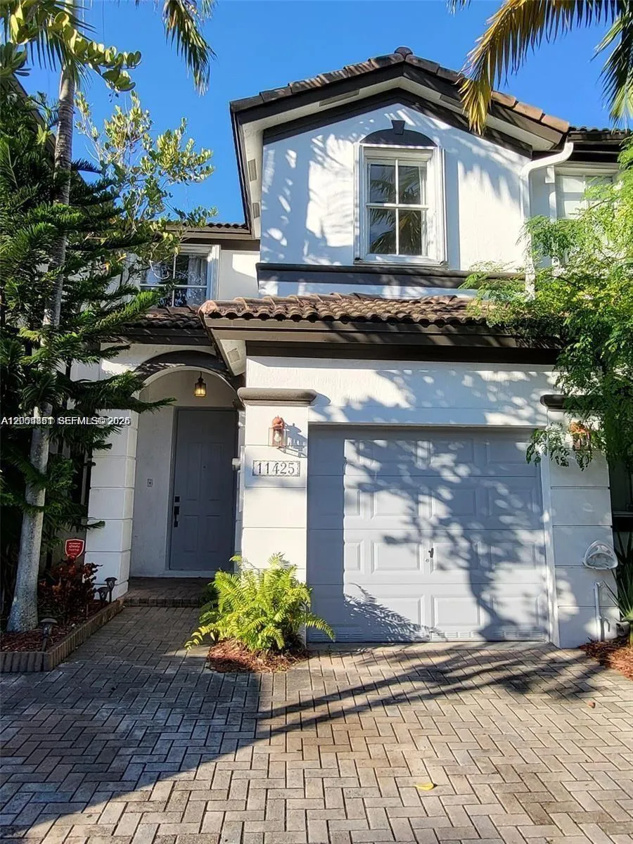 Foto de propiedad en 11425 NW 76th Terrace, Doral, FL 33178 Doral con MLS# 