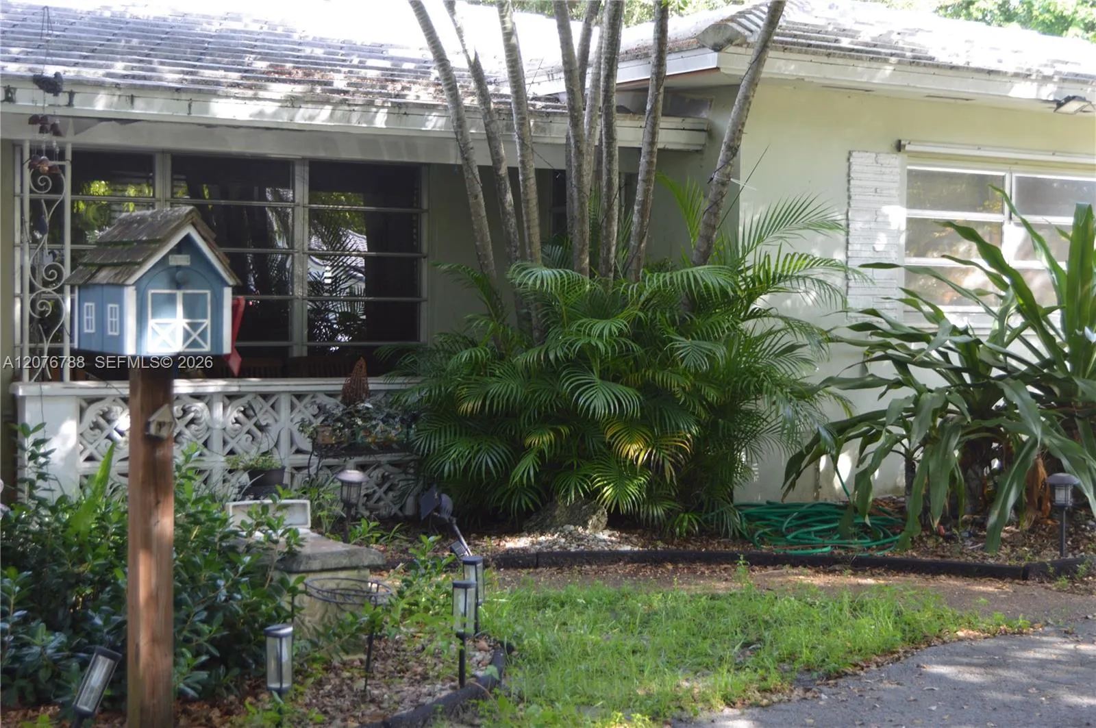 Foto de propiedad en 11429 NE 11th Place, Biscayne Park, FL 33161 Biscayne Park con MLS# 