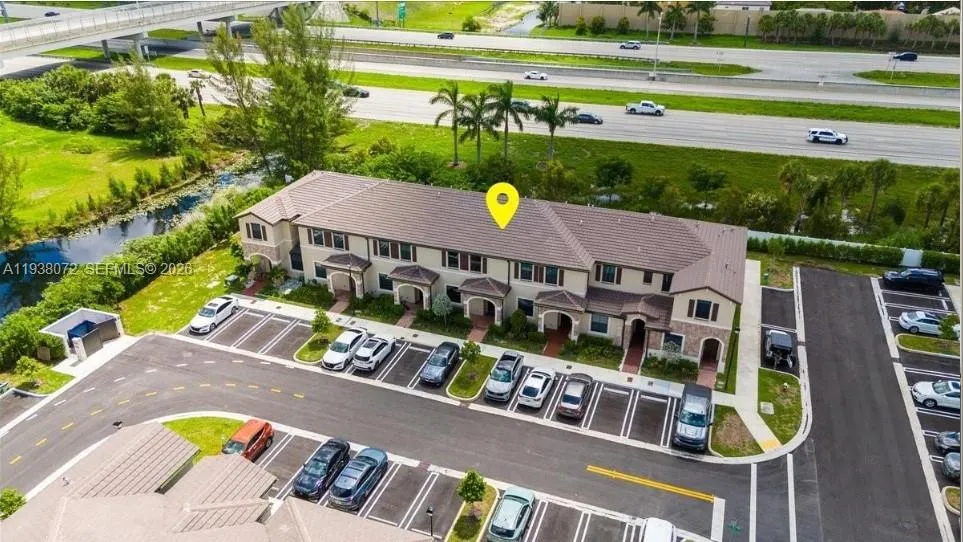Foto de propiedad en 11431 W 32nd Lane, Hialeah, FL 33018 Hialeah con MLS# 