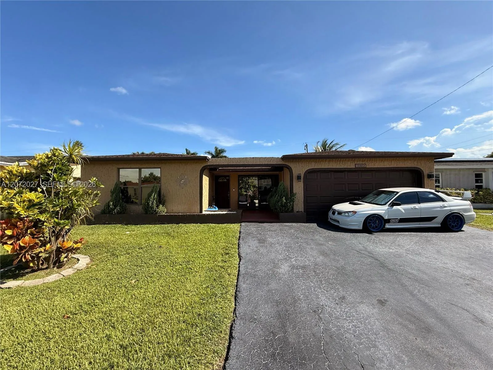 Foto de propiedad en 11450 NW 30th Place, Sunrise, FL 33323 Sunrise con MLS# 