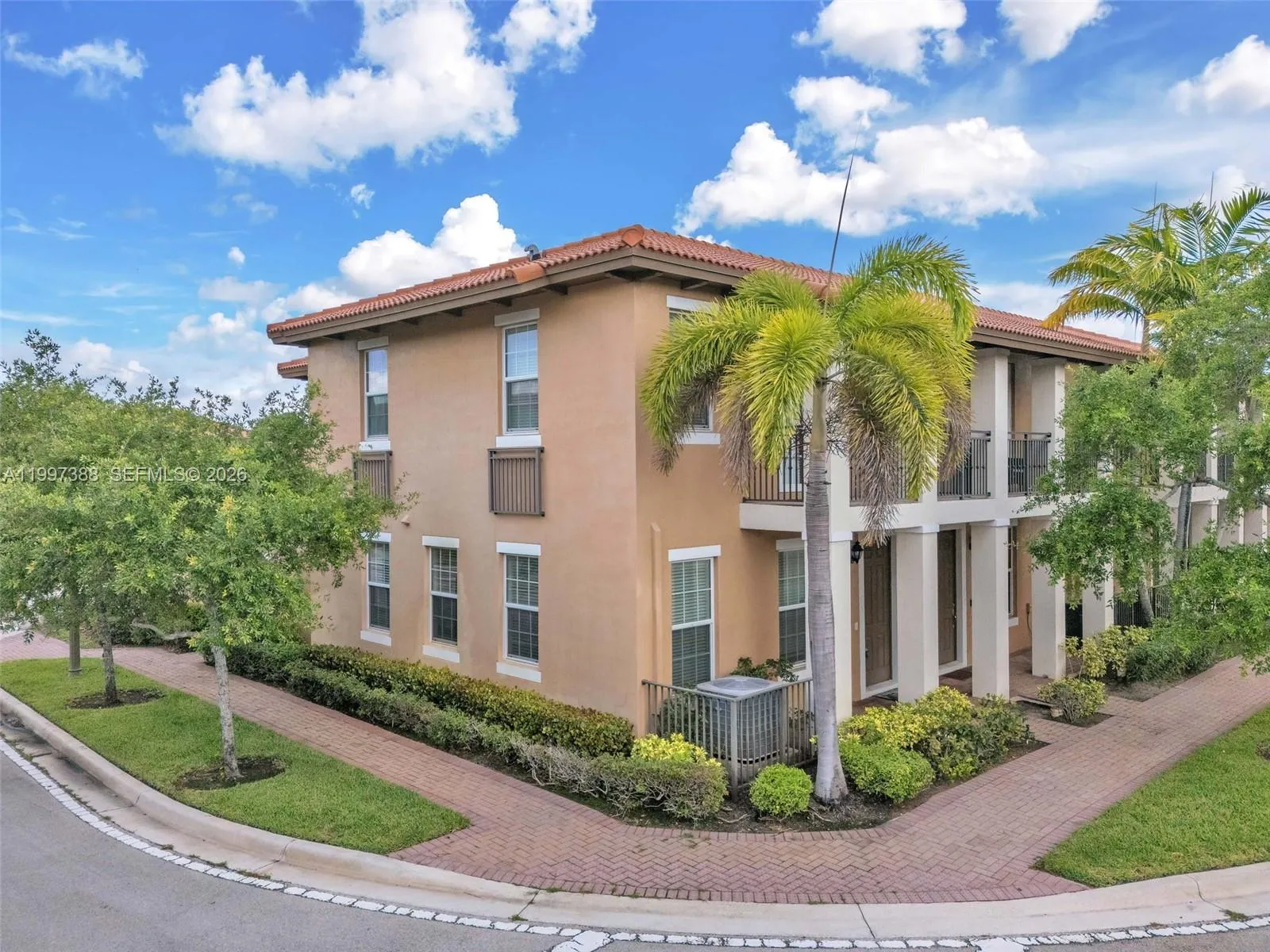 Foto de propiedad en 1148 SW 147th Avenue, Pembroke Pines, FL 33027 Pembroke Pines con MLS# 