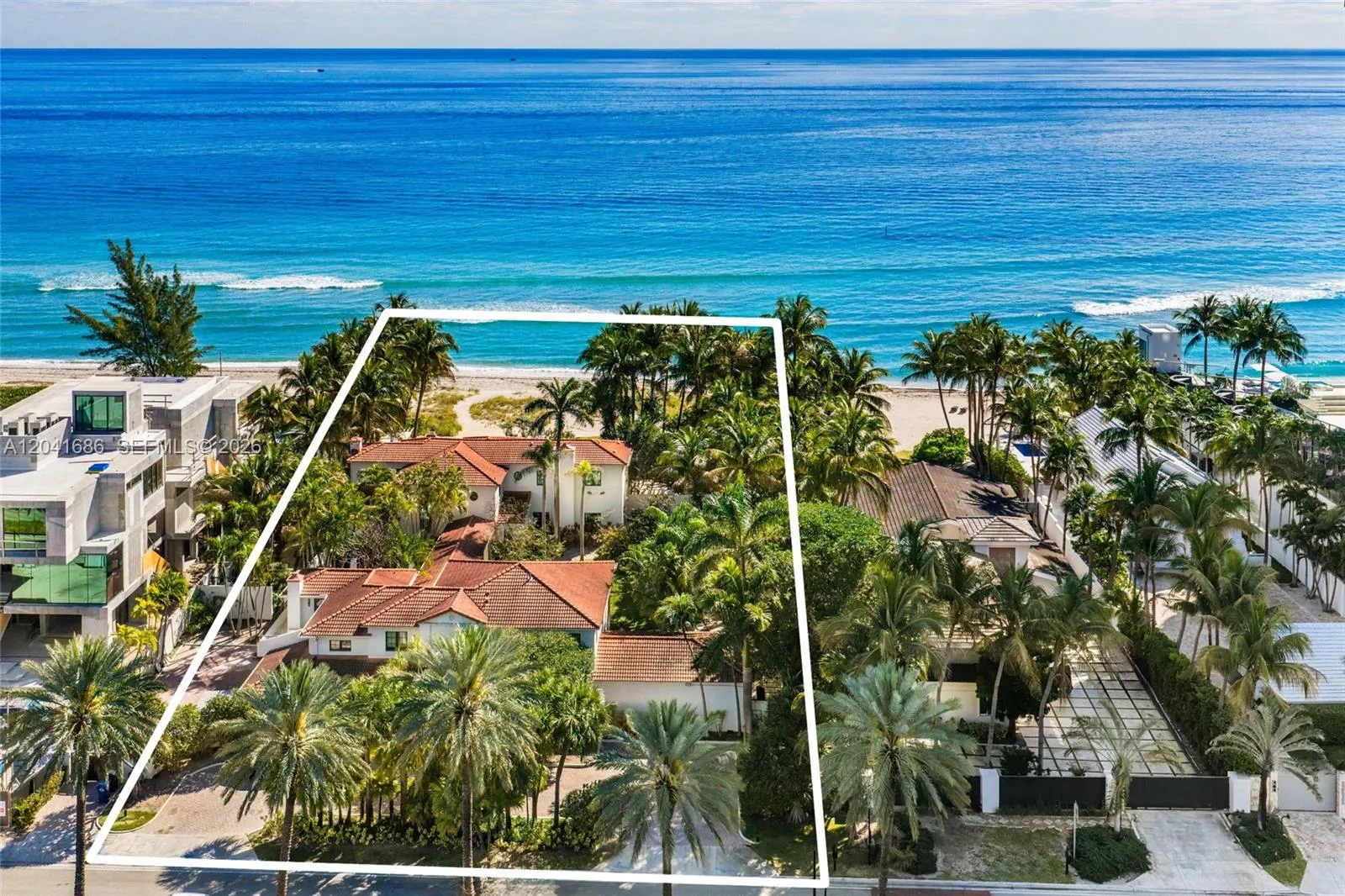 Foto de propiedad en 115 Ocean Boulevard, Golden Beach, FL 33160 Golden Beach con MLS# 