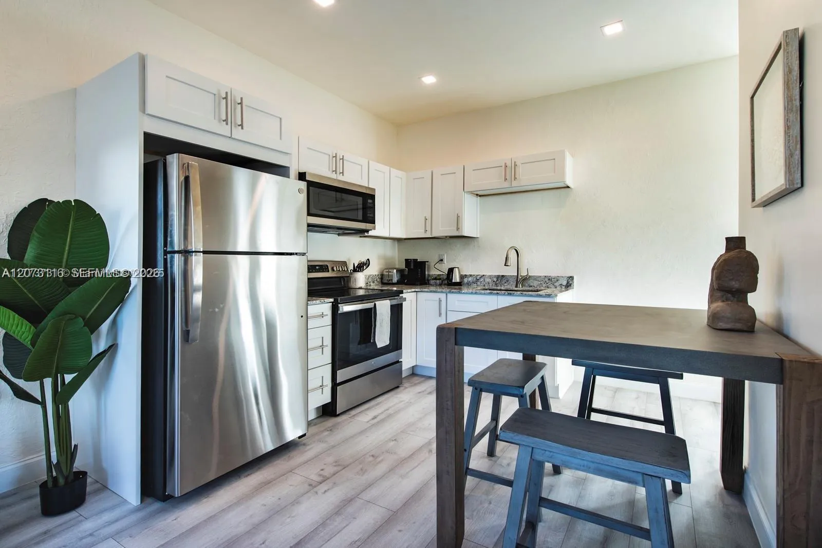 Foto de propiedad en 115 SE 2nd Street 2, Hallandale Beach, FL 33009 Hallandale Beach con MLS# 