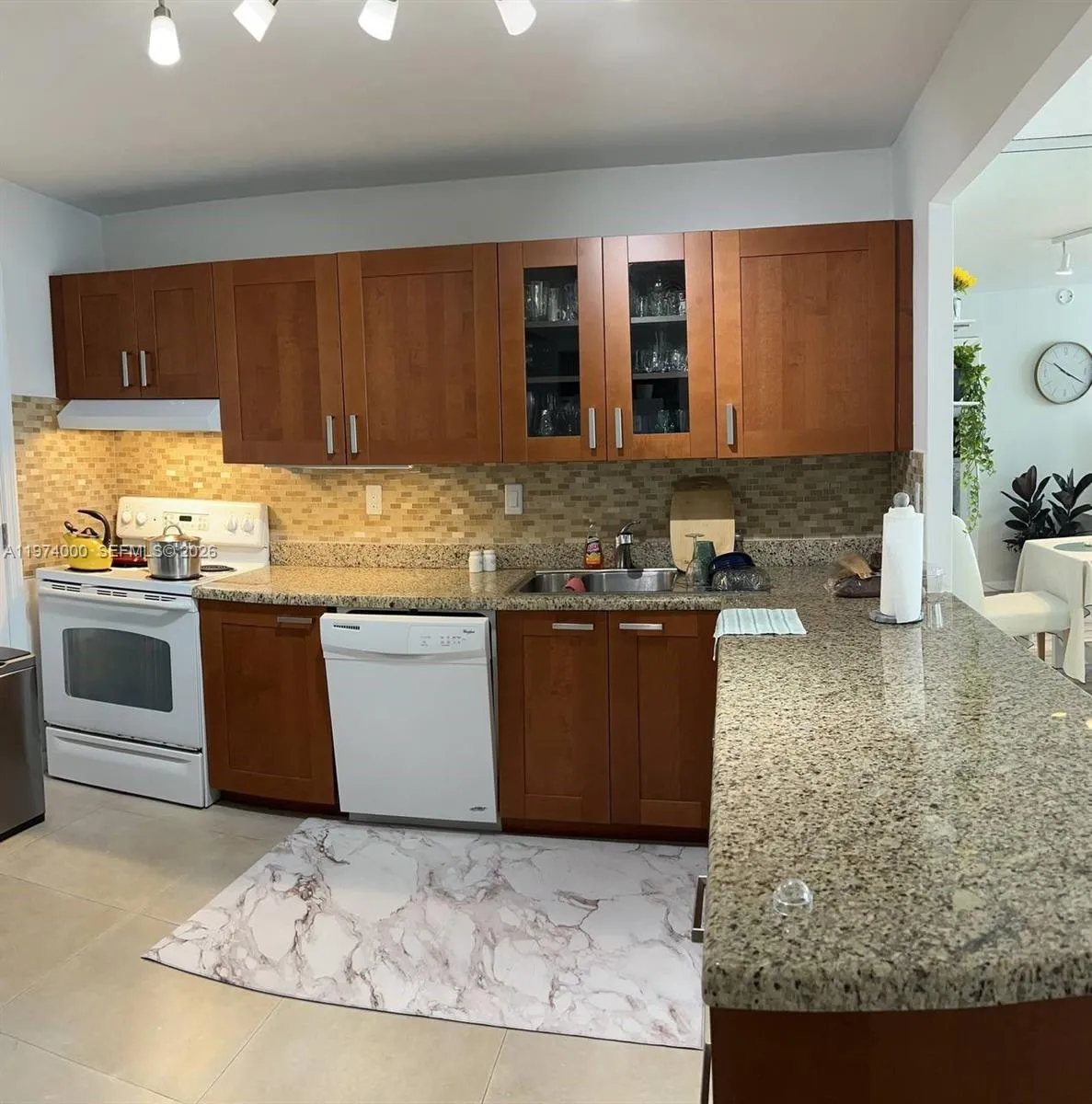 Foto de propiedad en 1150 NE 191st Street 34, Miami, FL 33179 Miami con MLS# 