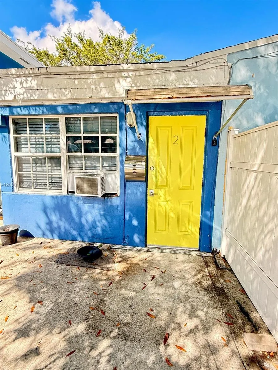 Foto de propiedad en 1151 NE 18th Street 2, Fort Lauderdale, FL 33305 Fort Lauderdale con MLS# 