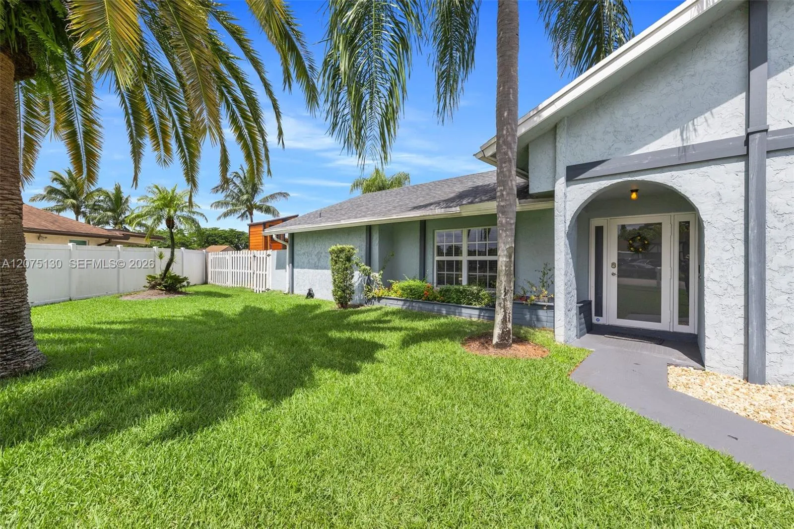 Foto de propiedad en 1151 NW 78th Terrace ., Plantation, FL 33322 Plantation con MLS# 