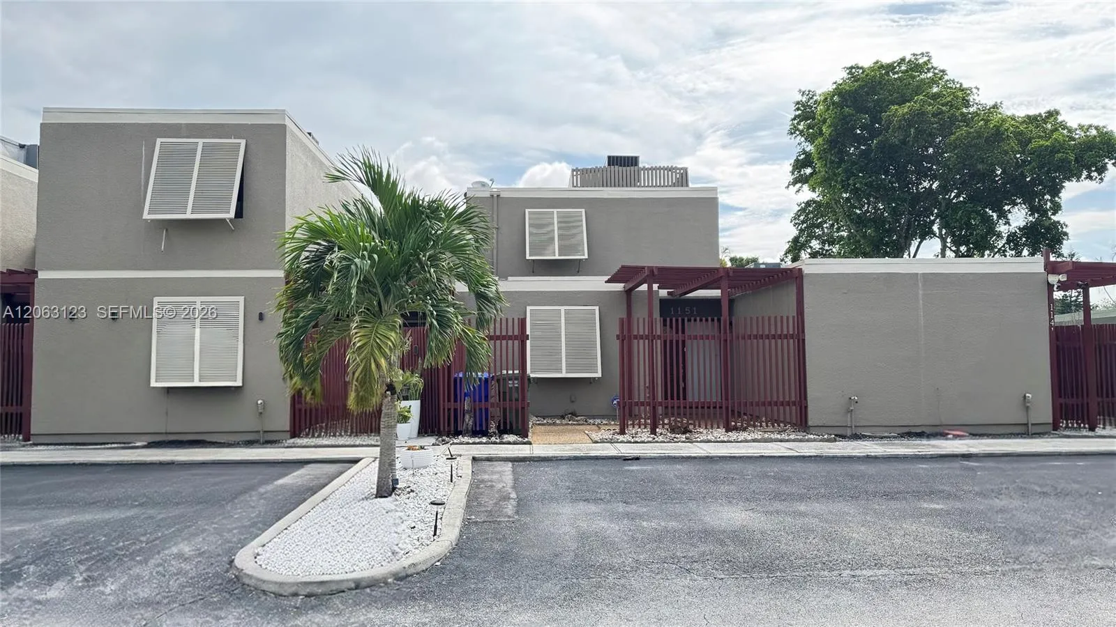 Foto de propiedad en 1151 Windward Drive 1151, Pembroke Pines, FL 33026 Pembroke Pines con MLS# 
