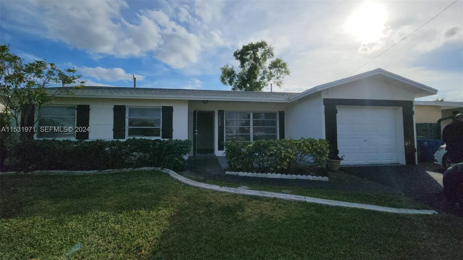 Foto de propiedad en 11520 NW 31st Place, Sunrise, FL 33323 Sunrise con MLS# 