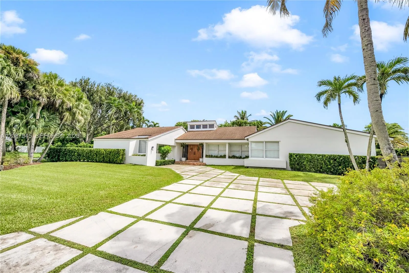 Foto de propiedad en 11521 SW 98th Court, Miami, FL 33176 Miami con MLS# 