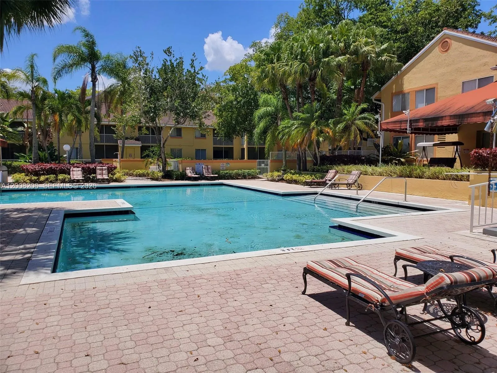 Foto de propiedad en 1154 Coral Club Drive 1154, Coral Springs, FL 33071 Coral Springs con MLS# 