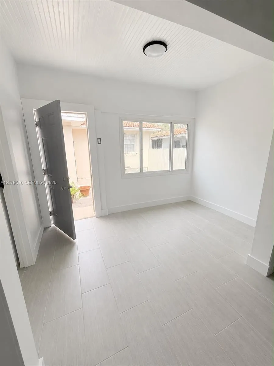 Foto de propiedad en 1154 NW 34th Avenue 1, Miami, FL 33125 Miami con MLS# 