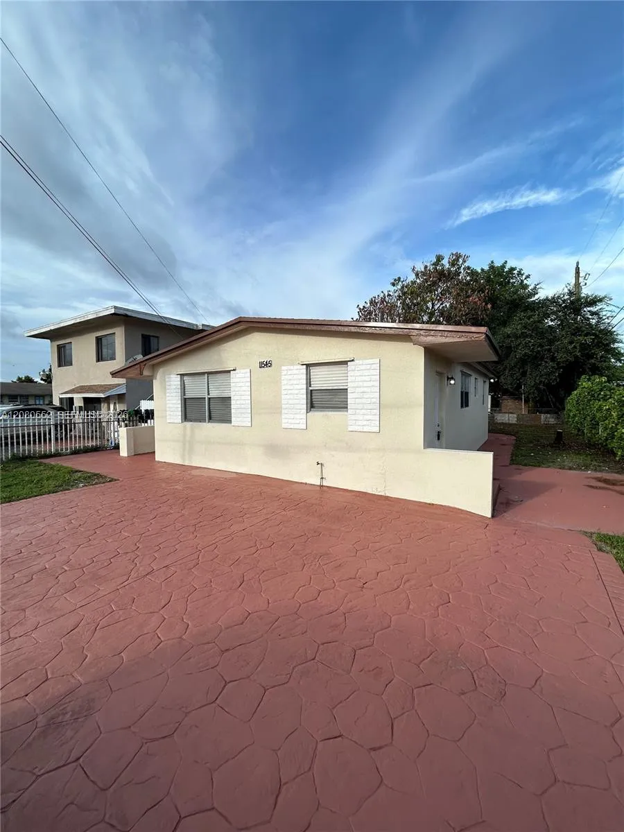 Foto de propiedad en 11545 NW 17th Avenue, Miami, FL 33167 Miami con MLS# 