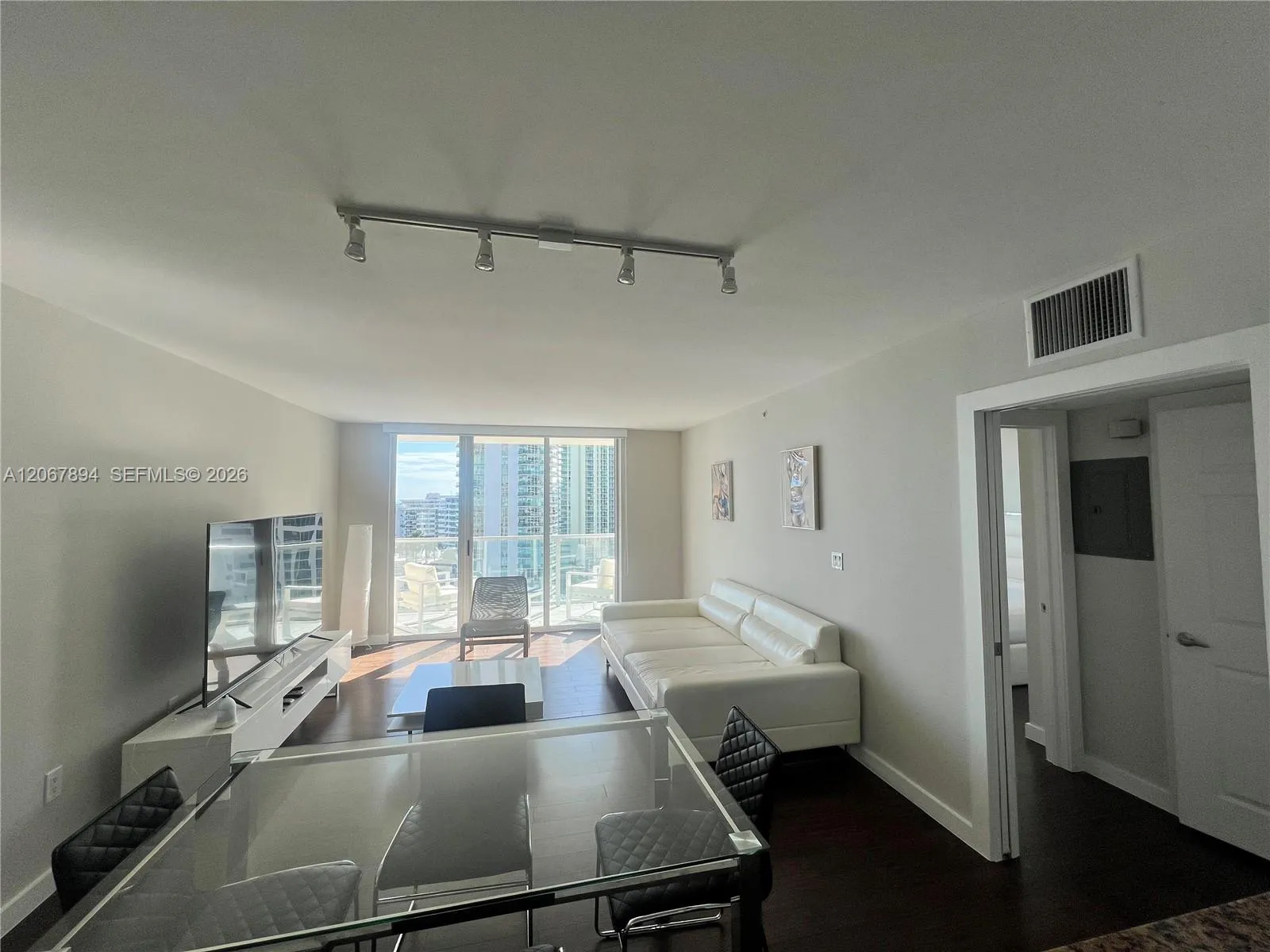Foto de propiedad en 1155 Brickell Bay Drive 1607, Miami, FL 33131 Miami con MLS#