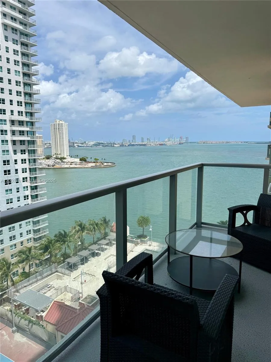 Foto de propiedad en 1155 Brickell Bay Drive 1702, Miami, FL 33131 Miami con MLS#