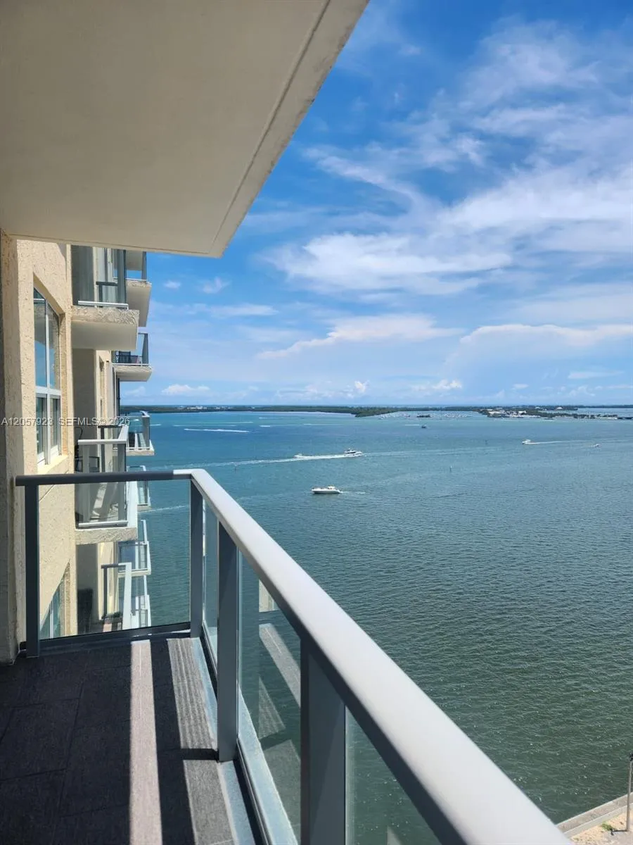 Foto de propiedad en 1155 Brickell Bay Drive 1807, Miami, FL 33131 Miami con MLS#