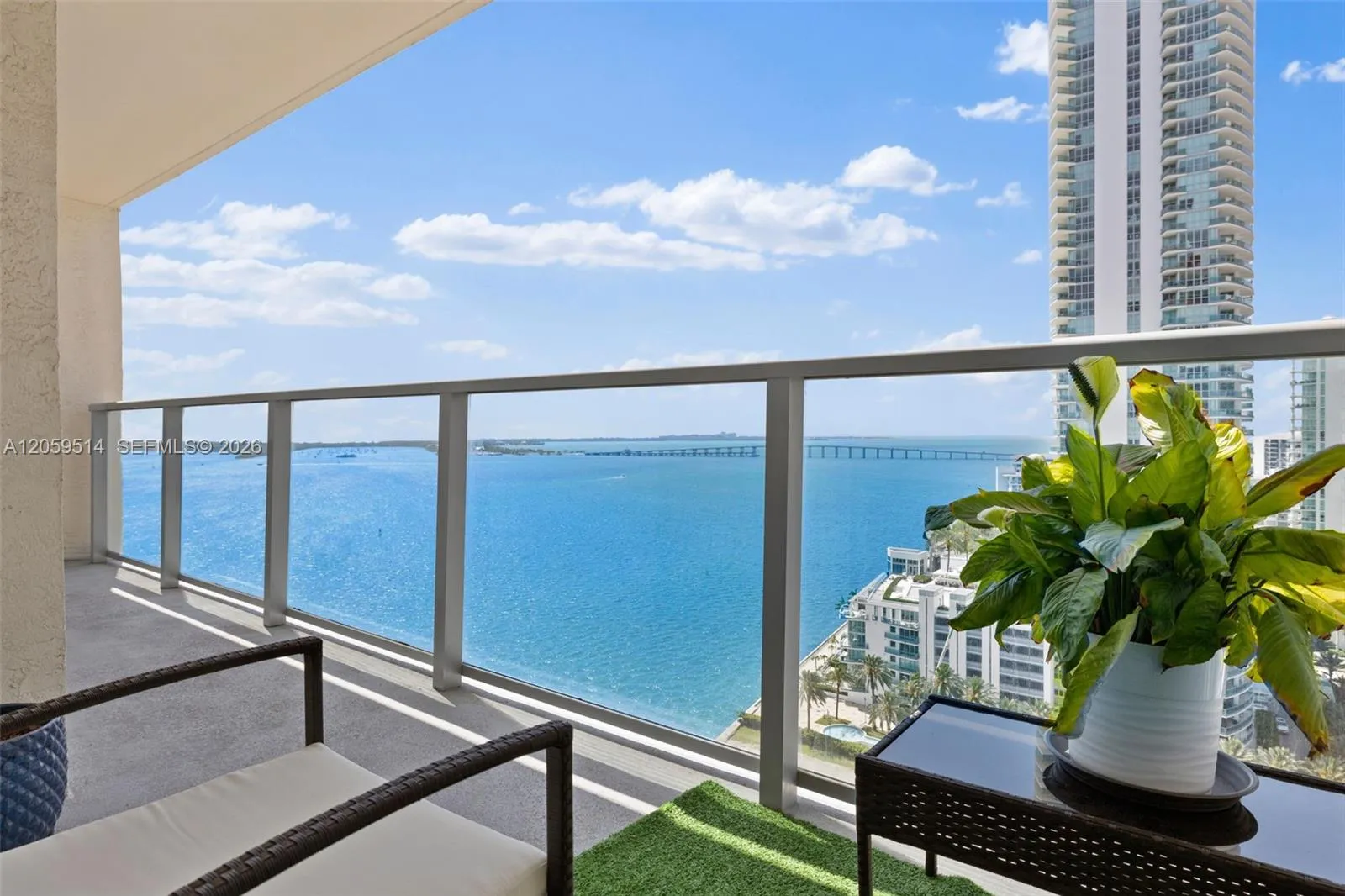 Foto de propiedad en 1155 Brickell Bay Drive 2005, Miami, FL 33131 Miami con MLS#
