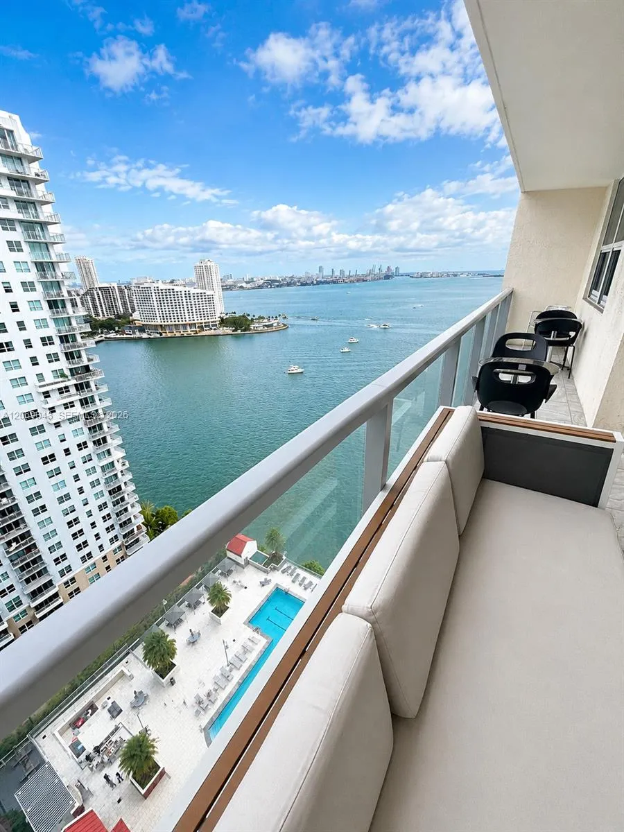 Foto de propiedad en 1155 Brickell Bay Drive 2504, Miami, FL 33131 Miami con MLS#