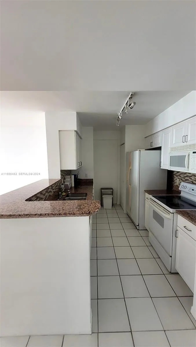 Foto de propiedad en 1155 Brickell Bay Drive 2805, Miami, FL 33131 Miami con MLS# 