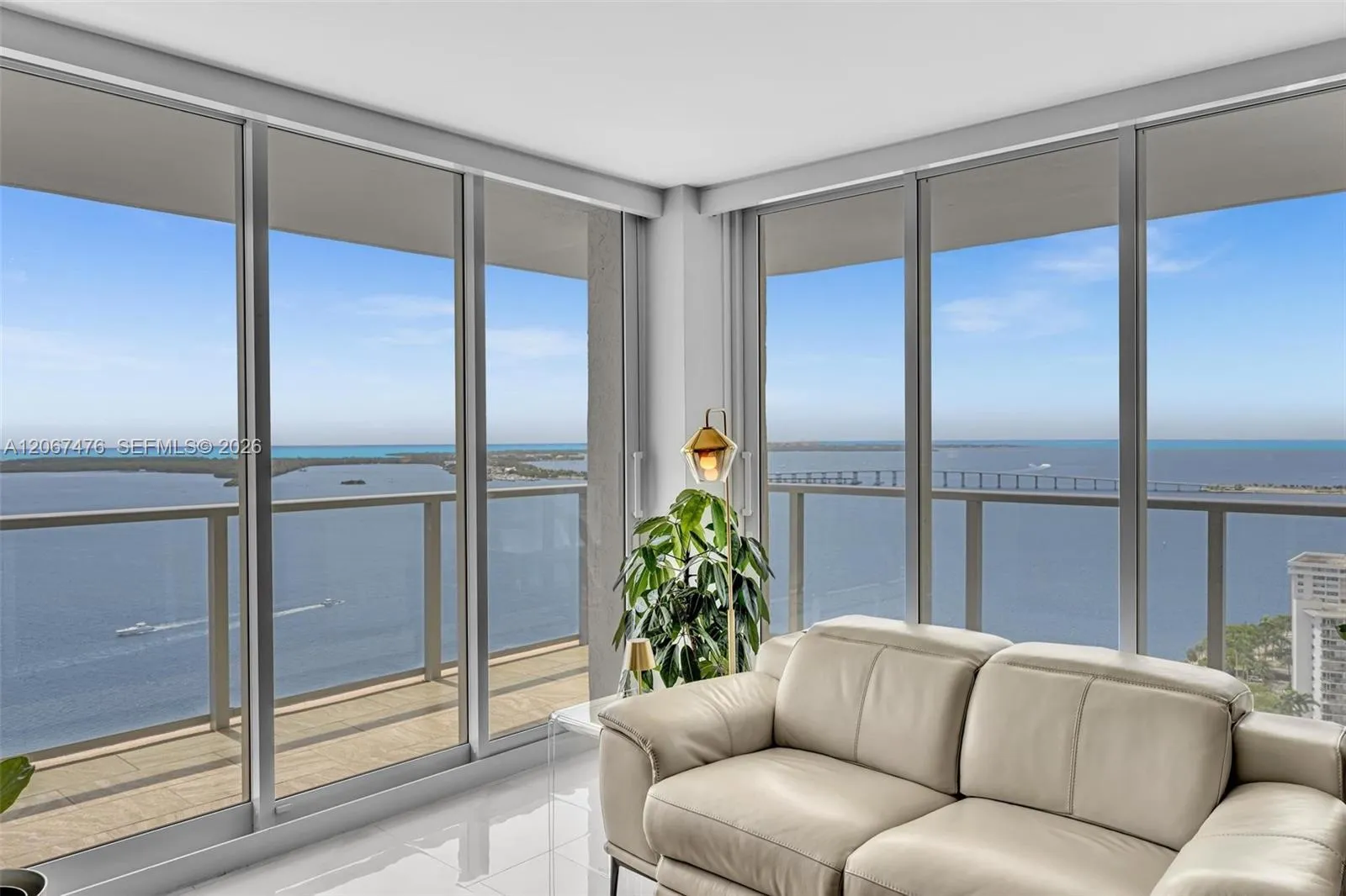 Foto de propiedad en 1155 Brickell Bay Drive 3211, Miami, FL 33131 Miami con MLS#